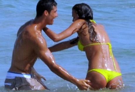 Συνεχίζει τις διακοπές του στην Ελλάδα ο Ρονάλντο, προκαλώντας τη sexy εκδίκηση της Irina Shayk (Photos + Video)   - Media