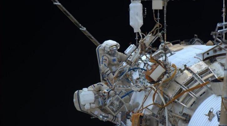 Κάνανε περίπατο και «μαστορέματα» στο διάστημα (Video) - Media