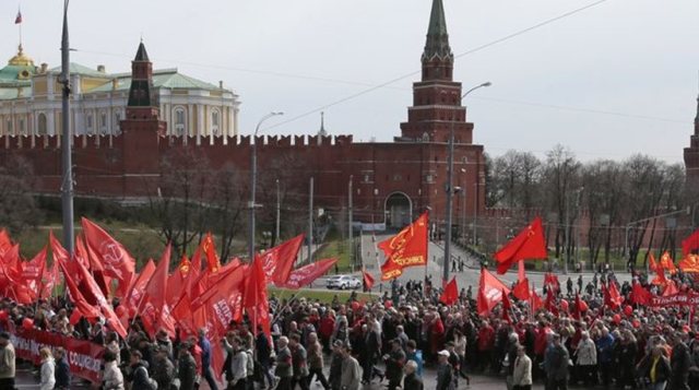 100.000 Ρώσοι κατέκλυσαν την Κόκκινη Πλατεία για την Πρωτομαγιά - Media