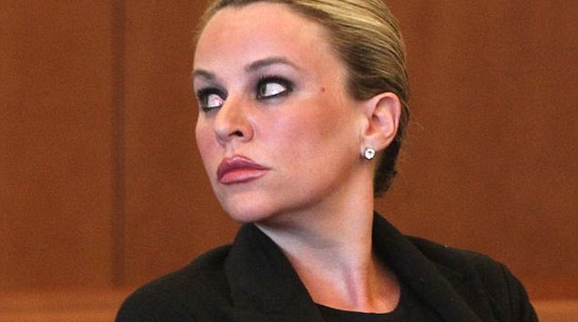 Έκανε σεξ με τον 15χρονο φίλο της κόρης της και κινδυνεύει με φυλάκιση - Media