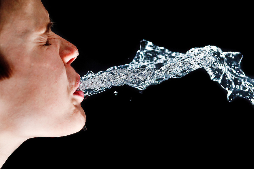 Το ανθρώπινο σάλιο μπορεί να γεμίσει σε μια ζωή, 2 πισίνες - Διαβάστε και άλλα παράδοξα - Media