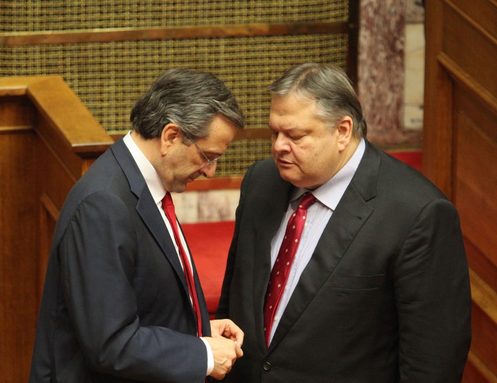 Η εμμονή στη θεωρία των δύο άκρων  - Media