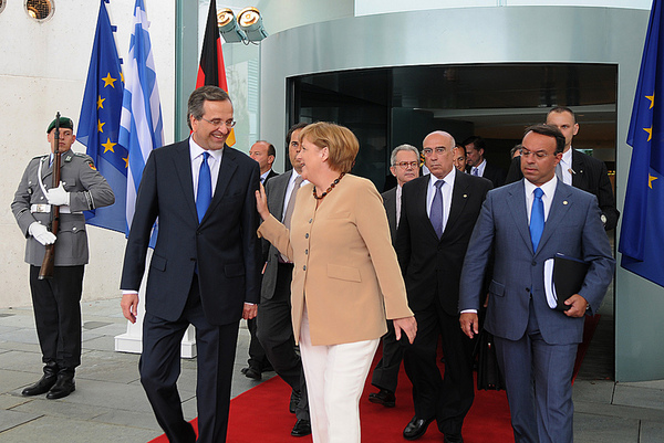 Süddeutsche Zeitung: Ελάφρυνση του χρέους θα ζητήσει ο Σαμαράς
 - Media