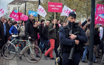 Θεσμοθετείται σήμερα στη γαλλική Βουλή ο γάμος μεταξύ ομοφυλόφιλων - Media
