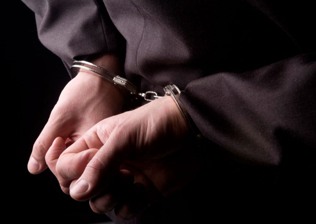 Αττική: Συνελήφθησαν δύο απατεώνες – Ο δήθεν δικαστής και η «ασθενής» έβγαζαν δεκάδες χιλιάδες ευρώ - Media