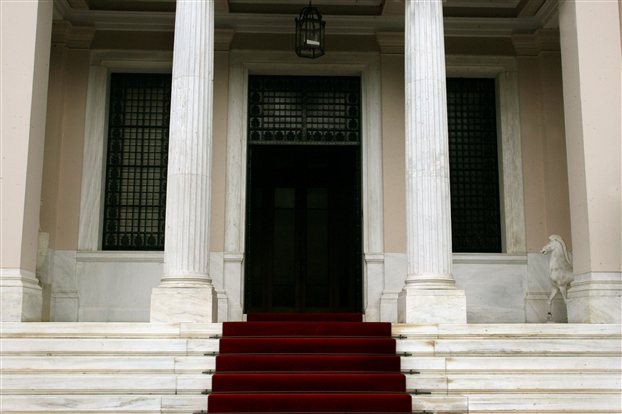 Ολοκληρώθηκε η σύσκεψη- Αισιόδοξος ο Στουρνάρας - Media