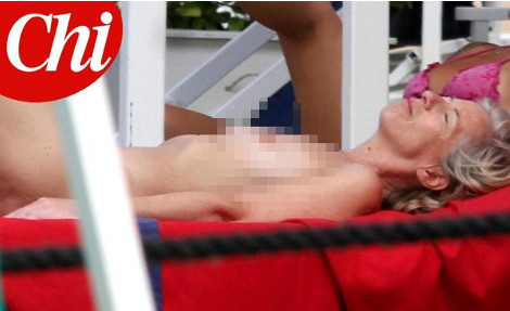 Σάλος στην Ιταλία - τόπλες η υπουργός Παιδείας - Media