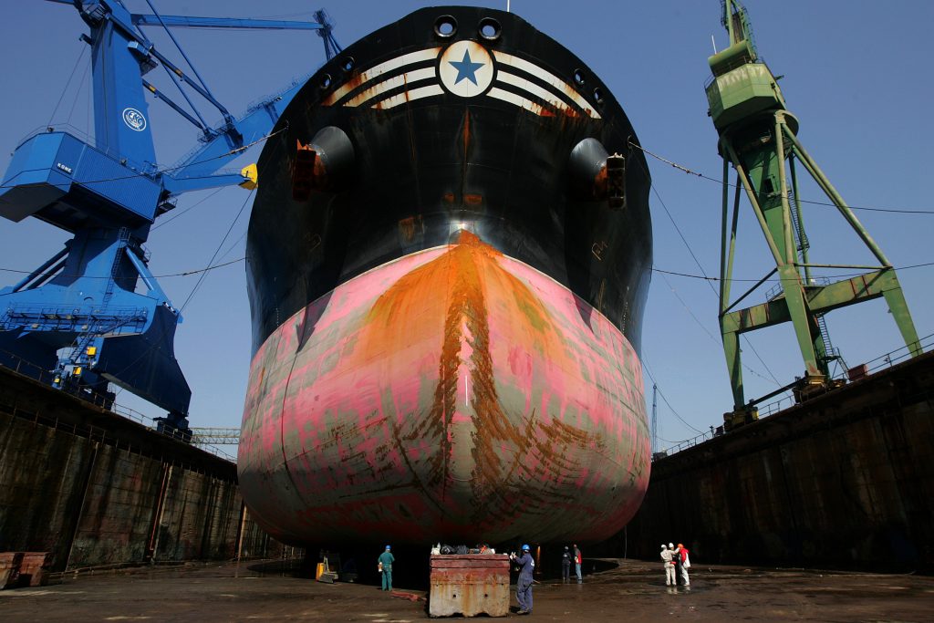 Οι Έλληνες εφοπλιστές αγοράζουν πλοία για να αποφύγουν νέους φόρους - Media