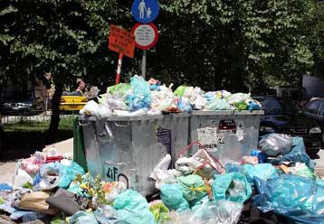 Σε κατάσταση έκτακτης ανάγκης η Τρίπολη λόγω σκουπιδιών - Media