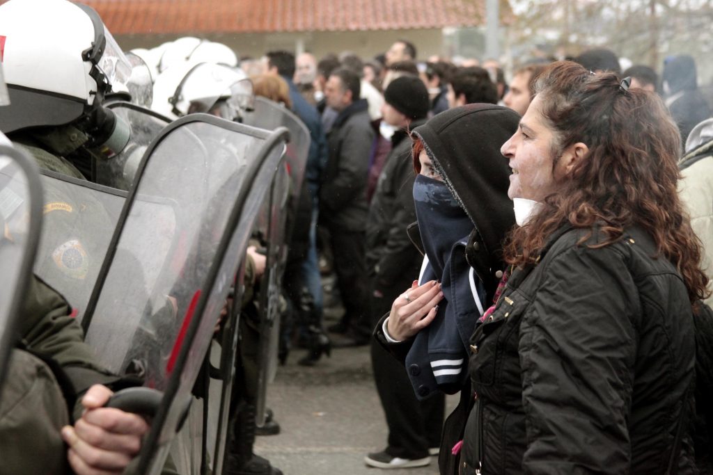 Ένταση και προσαγωγές στις Σκουριές - Media