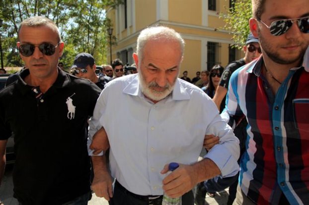 Προφυλακιστέος ο Σμπώκος - Media