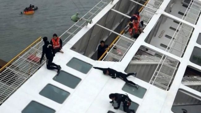 Αυτοκτόνησε ο υποδιευθυντής του λυκείου ο οποίος διεσώθη από το ναυάγιο στη Νότια Κορέα - Media