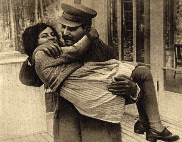 Η αλήθεια για την κόρη του Στάλιν - Media