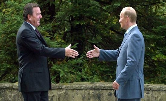 Απρόσμενος(;) σύμμαχος του Πούτιν ο πρώην Γερμανός καγκελάριος - Media