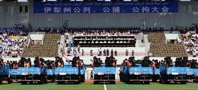 Κίνα: Μαζικές δίκες ενώπιον θεατών - Media