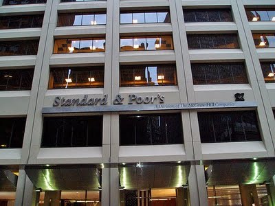 Υποβάθμιση 15 ευρωπαϊκών τραπεζών από τη Standard & Poor’s - Media