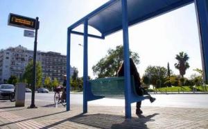 ΙΧ έπεσε σε στάση λεωφορείου – Ένας νεκρός - Media