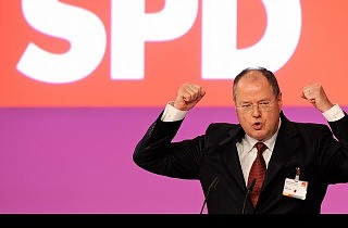 Επίσημα στον Στάινμπρουκ το χρίσμα των Σοσιαλδημοκρατών - Media