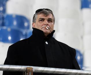 Χτύπησαν τον πρόεδρο του Ηρακλή Ψαχνών έξω από τα γραφεία της Football League - Media