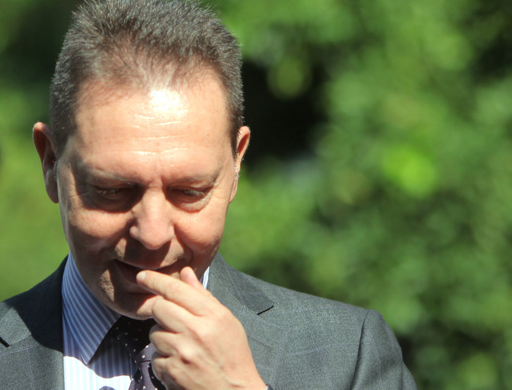 Φάκελος με σφαίρα στον Στουρνάρα - Media