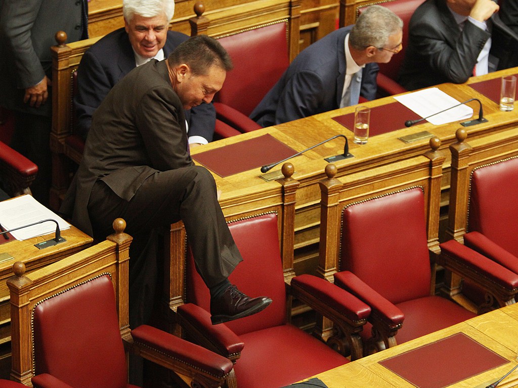 Ευχηθείτε στον Γιάννη Στουρνάρα - Media