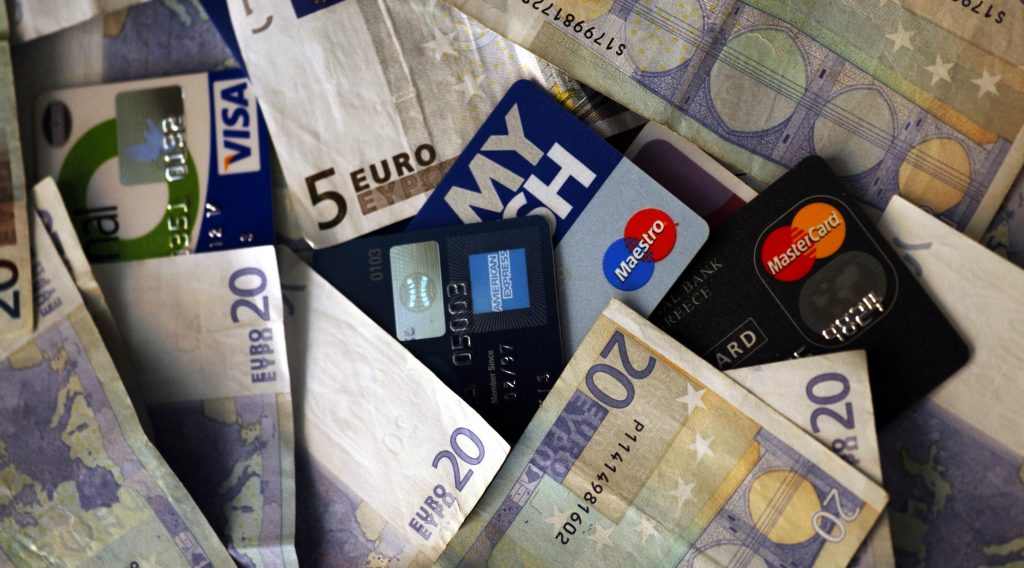 Διευθυντής του ΕΣΥ είχε αδήλωτα 700.000 ευρώ - Media