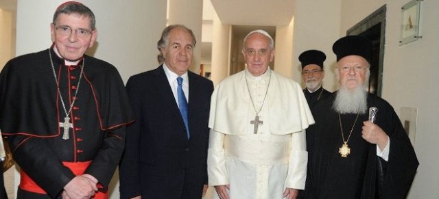 Στο Βατικανό ο Θεόδωρος Αγγελόπουλος μαζί με Πάπα Φραγκίσκο και Βαρθολομαίο - Media