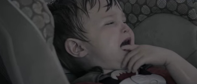 Γιατί ποτέ μα ποτέ δεν αφήνουμε ένα παιδί στο αυτοκίνητο με κλειστά παράθυρα (Video) - Media