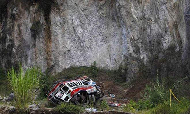 Πολύνεκρο δυστύχημα στην Γουατεμάλα – Λεωφορείο έπεσε σε χαράδρα - Media