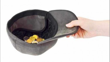 Η χώρα παραδίδεται αμαχητί - Media