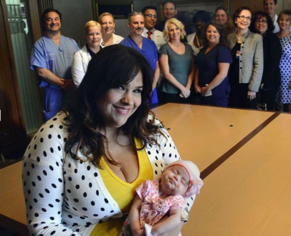 Η συγκινητική ιστορία της γυναίκας, που επέζησε επί 45 λεπτά χωρίς σφυγμό, μετά από τοκετό (BINTEO) - Media