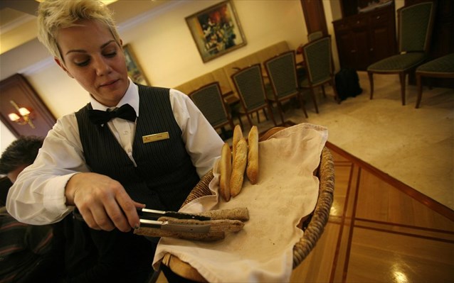 Καταγγελίες εργαζομένων Τουρισμού: Επτά στις 10 επιχειρήσεις δεν έχουν καταβάλει Δώρο - Media