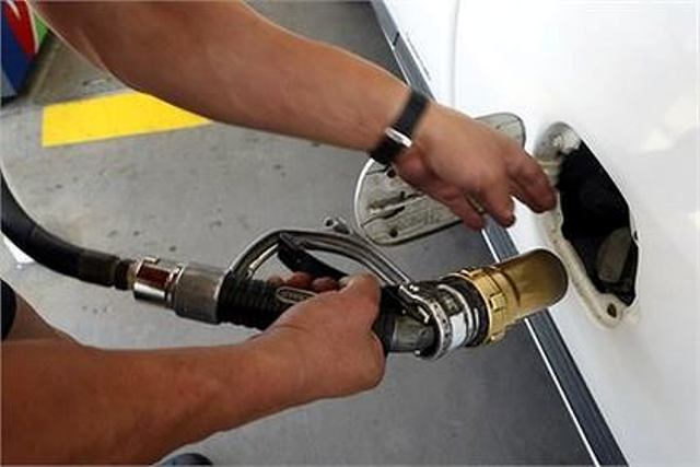 Απαλλάσσονται από τέλος αδείας για αυτοκίνητα με φυσικό αέριο-υγραέριο  - Media