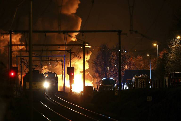 Βέλγιο: Πυρκαγιά σε τρένο που μετέφερε χημικά - Media
