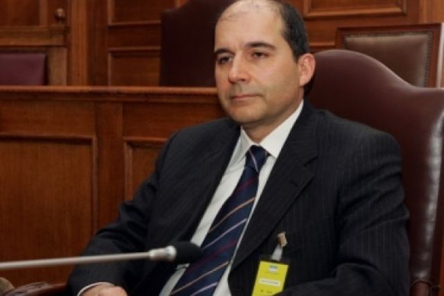 Ελεύθερος με 50.000 ευρώ και περιοριστικούς όρους ο Σπύρος Τραυλός - Media