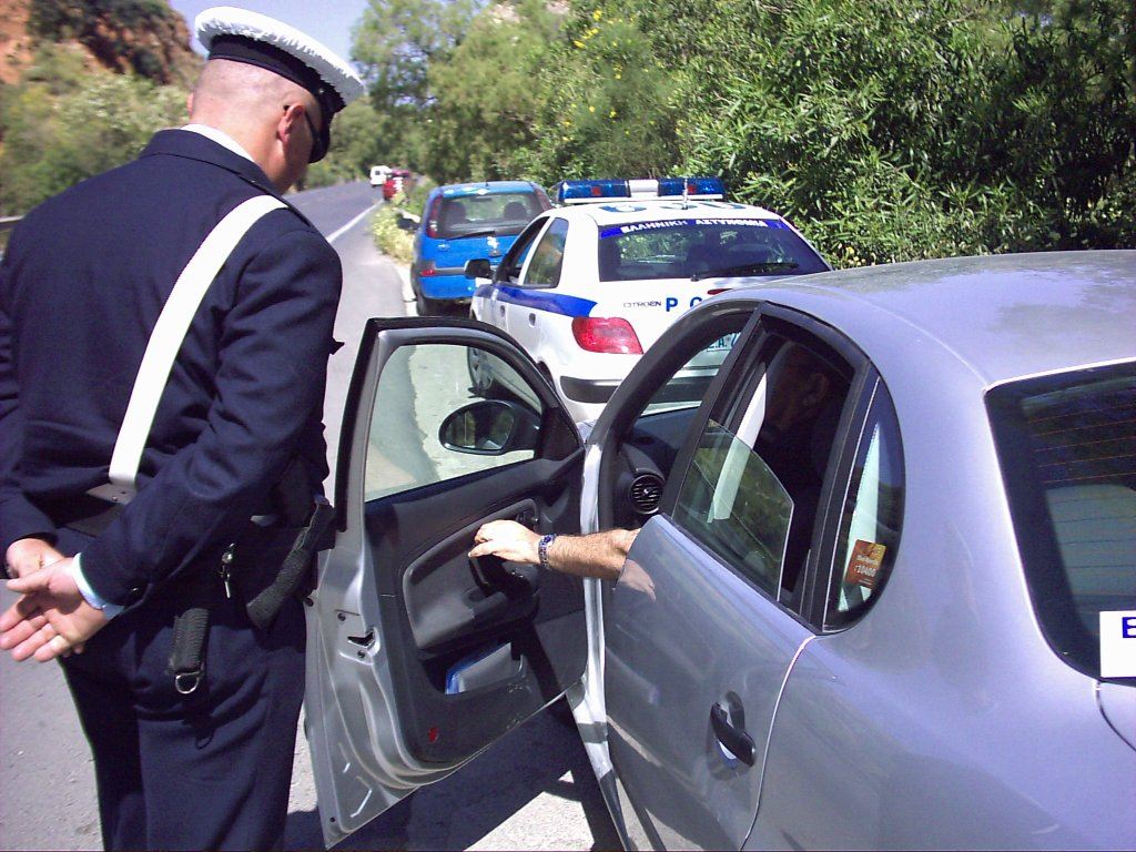 Επιστρέφονται πινακίδες και άδειες κυκλοφορίας εν όψει εορτών - Media