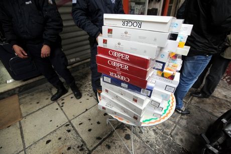 Αποθήκη λαθραίων τσιγάρων στην Κομοτηνή - Media
