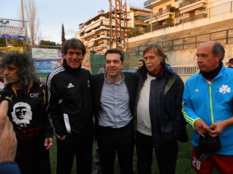 Ο Τσίπρας «παίζει» μπάλα για τον Τσάβες - Media