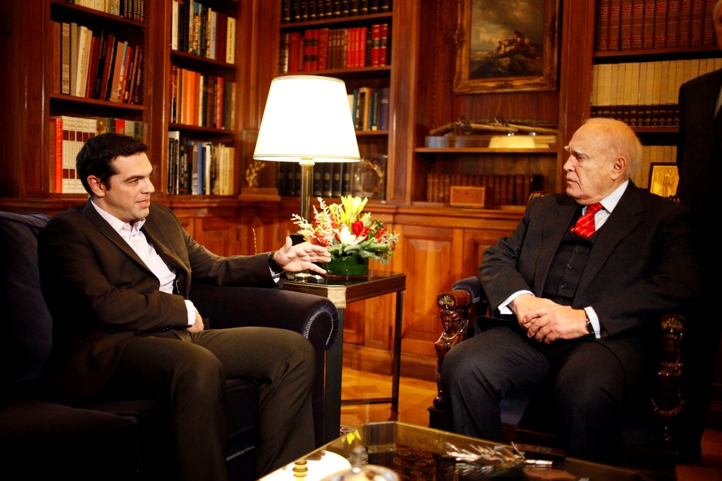 Παρέμβαση Παπούλια για πλειστηριασμούς και απολύσεις ζήτησε ο Τσίπρας - Media