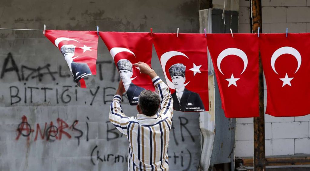 Τουρκία: Καθαίρεση στελεχών της αστυνομίας ζητούν οι διαδηλωτές - Media