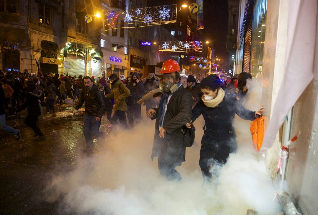 Διαδηλώσεις κατά της κυβέρνησης Ερντογάν σε Άγκυρα και Κωνσταντινούπολη (Video) - Media