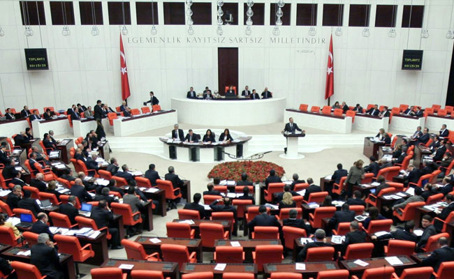 Παραιτήσεις βουλευτών στην Τουρκία - Media