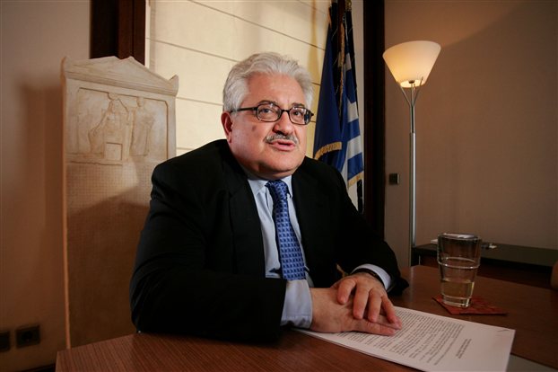 Ο Τζαβάρας διαβάζει Προυστ - Media