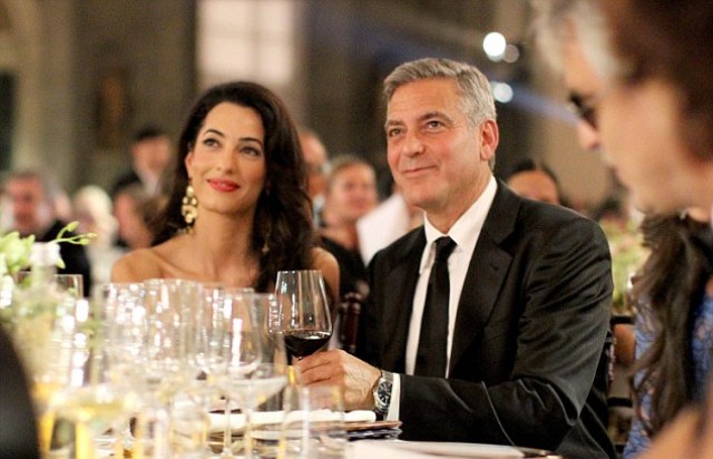 Το προσκλητήριο για το γαμήλιο πάρτυ του Κλούνεϊ (ΦΩΤΟ)
 - Media