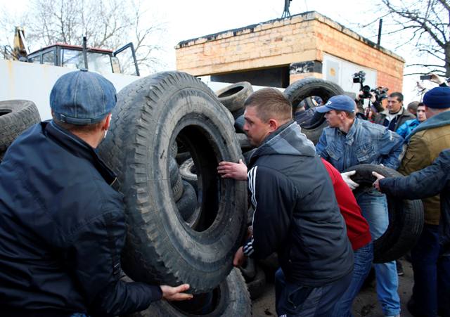 Η Ουκρανία είναι στα πρόθυρα εμφυλίου, είπε ο Πούτιν στη Μέρκελ - Media