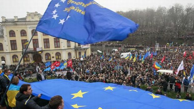 Κίεβο: Ογκώδεις διαδηλώσεις υπέρ της ΕΕ - Media