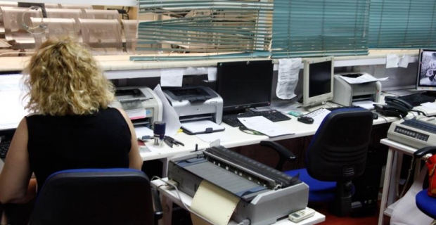 Κόβει τα τηλέφωνα δημόσιων υπηρεσιών το ΥΠΟΙΚ - Media