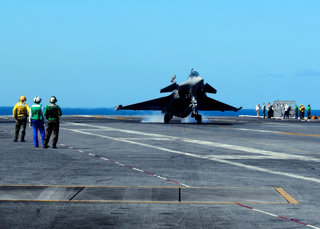 Δεν εμπλέκεται το ΝΑΤΟ στη Συρία – Σε «πολεμικό χορό» ΗΠΑ & Γαλλία - Media