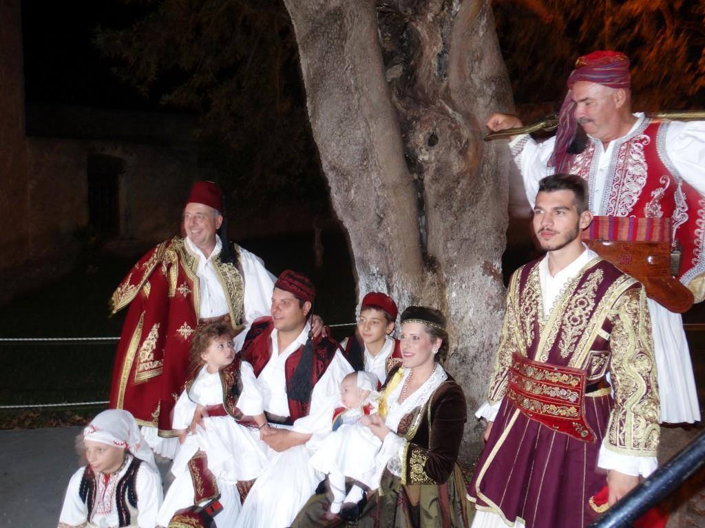 Ιερέας: «Δεν θα βαπτίσω το παιδί γιατί φοράτε παραδοσιακές στολές» - Media