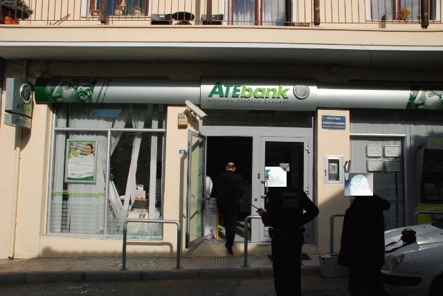 Τρεις συλλήψεις για τις ληστείες στο Βελβεντό Κοζάνης - Media